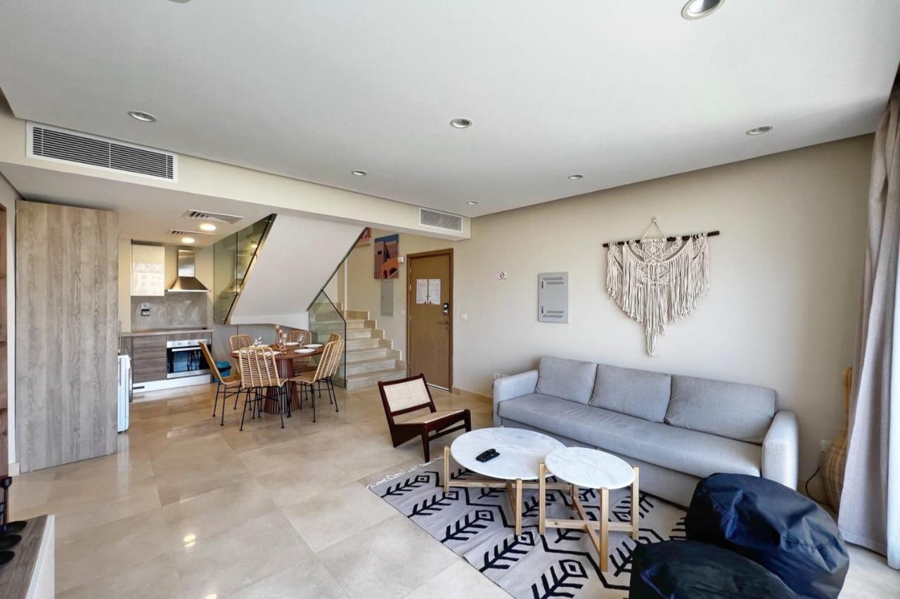 Spectacular & Soaring 2 Bdr W Private Rooftop Jacuzzi & Access Apartment *
