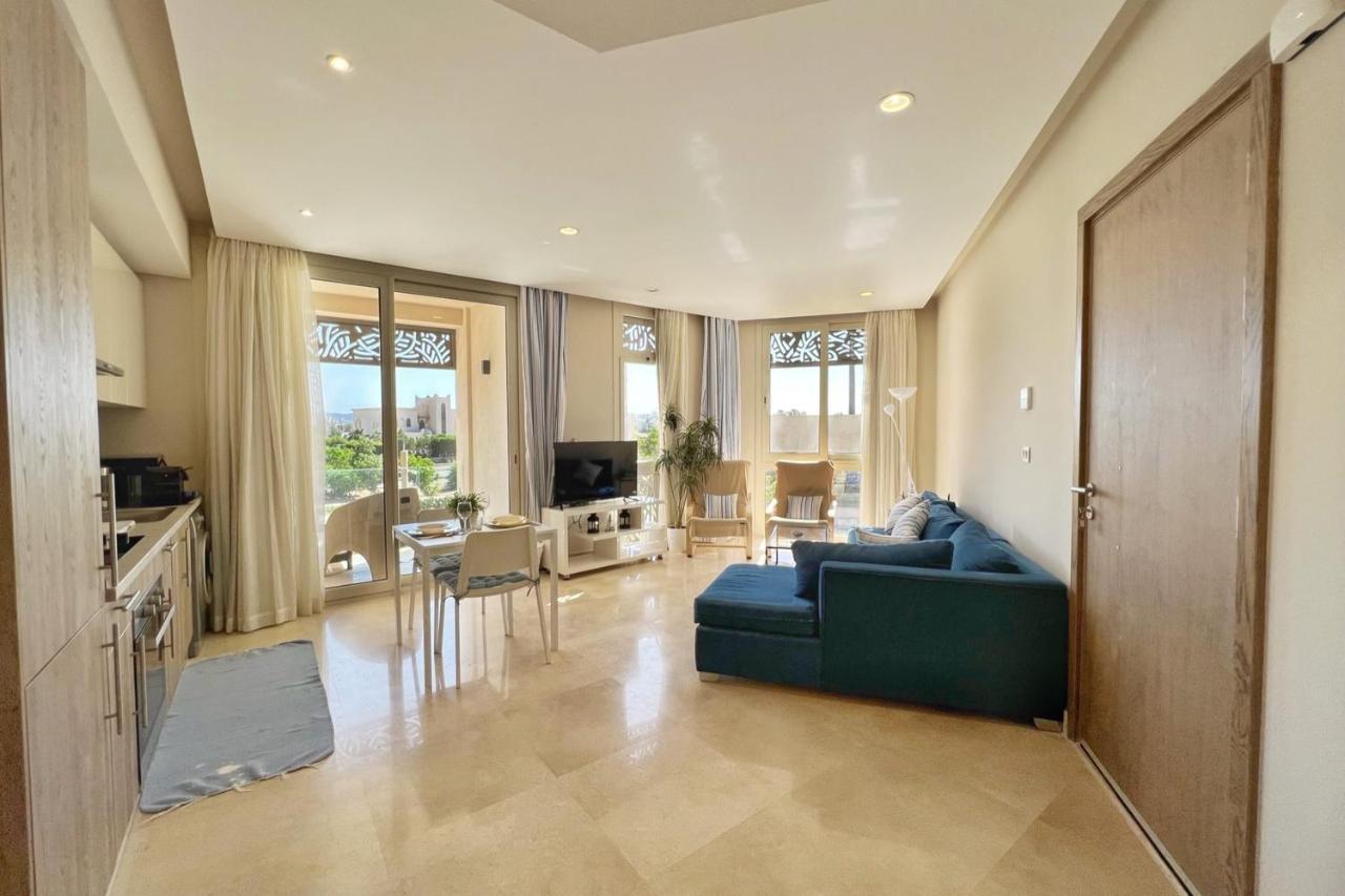 Proper & Plush 1 Bdr Mangroovy Free Pool & Access