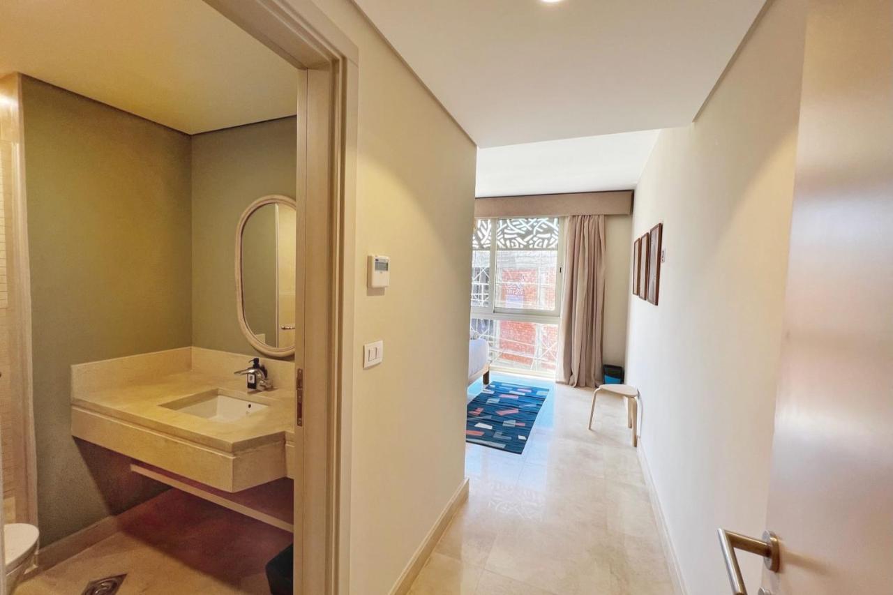 Spectacular & Soaring 2 Bdr W Private Rooftop Jacuzzi & Access *