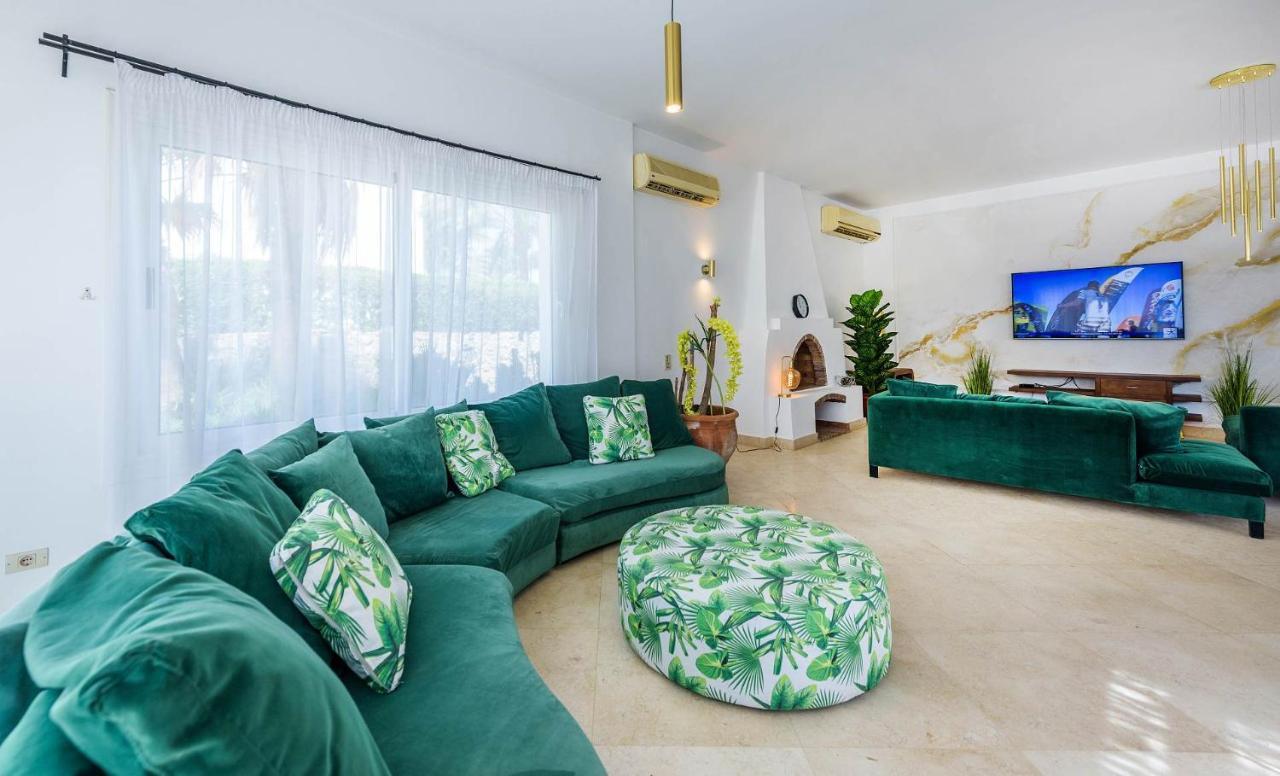 Beautiful 4 Bedroom White With Heated Pool * Hurghada