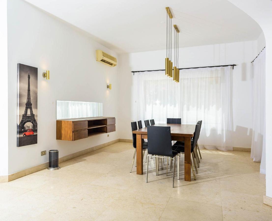 Villa Beautiful 4 Bedroom White With Heated Pool