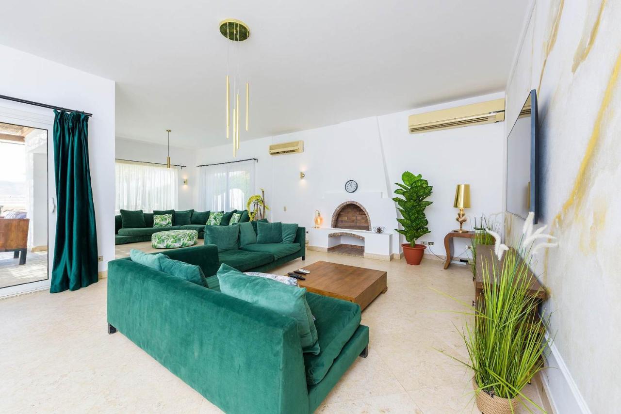 Beautiful 4 Bedroom White With Heated Pool * Hurghada