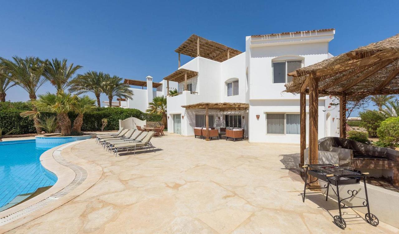 Beautiful 4 Bedroom White With Heated Pool Hurghada