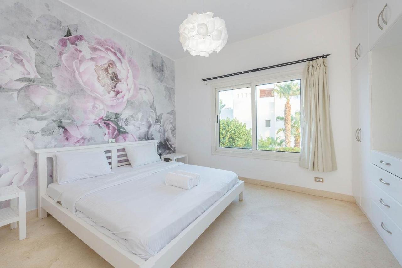 Villa Beautiful 4 Bedroom White With Heated Pool Hurghada