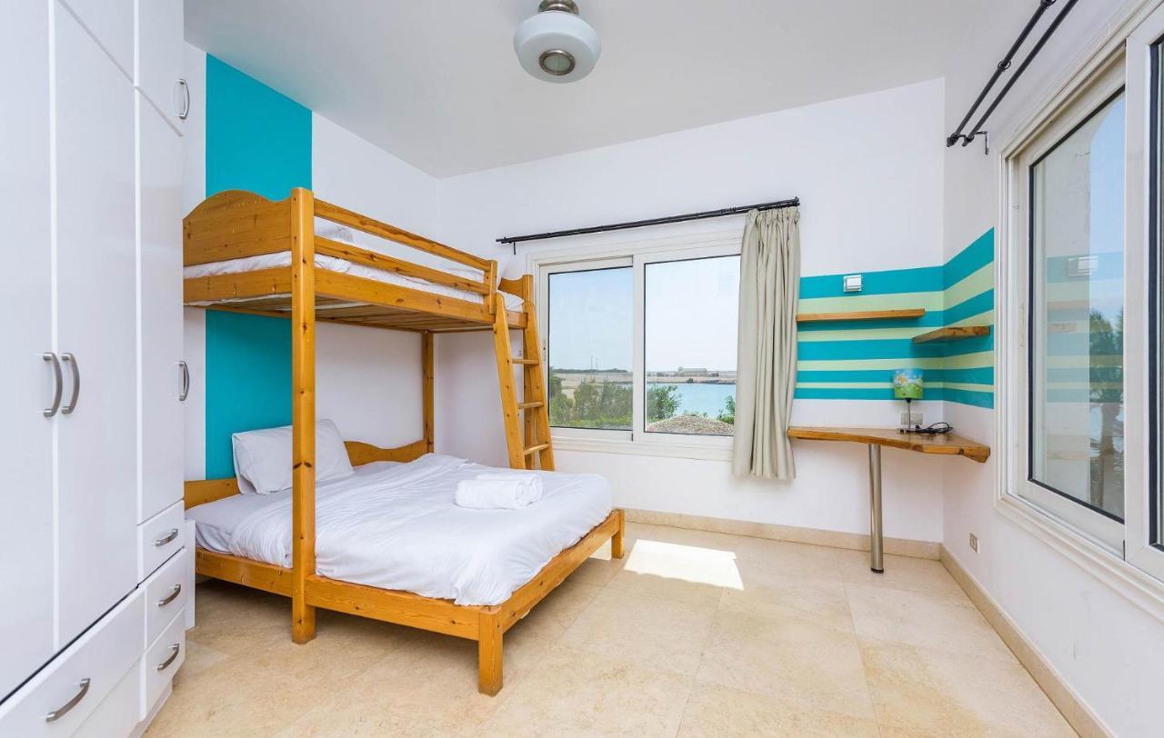 Beautiful 4 Bedroom White With Heated Pool Villa Hurghada