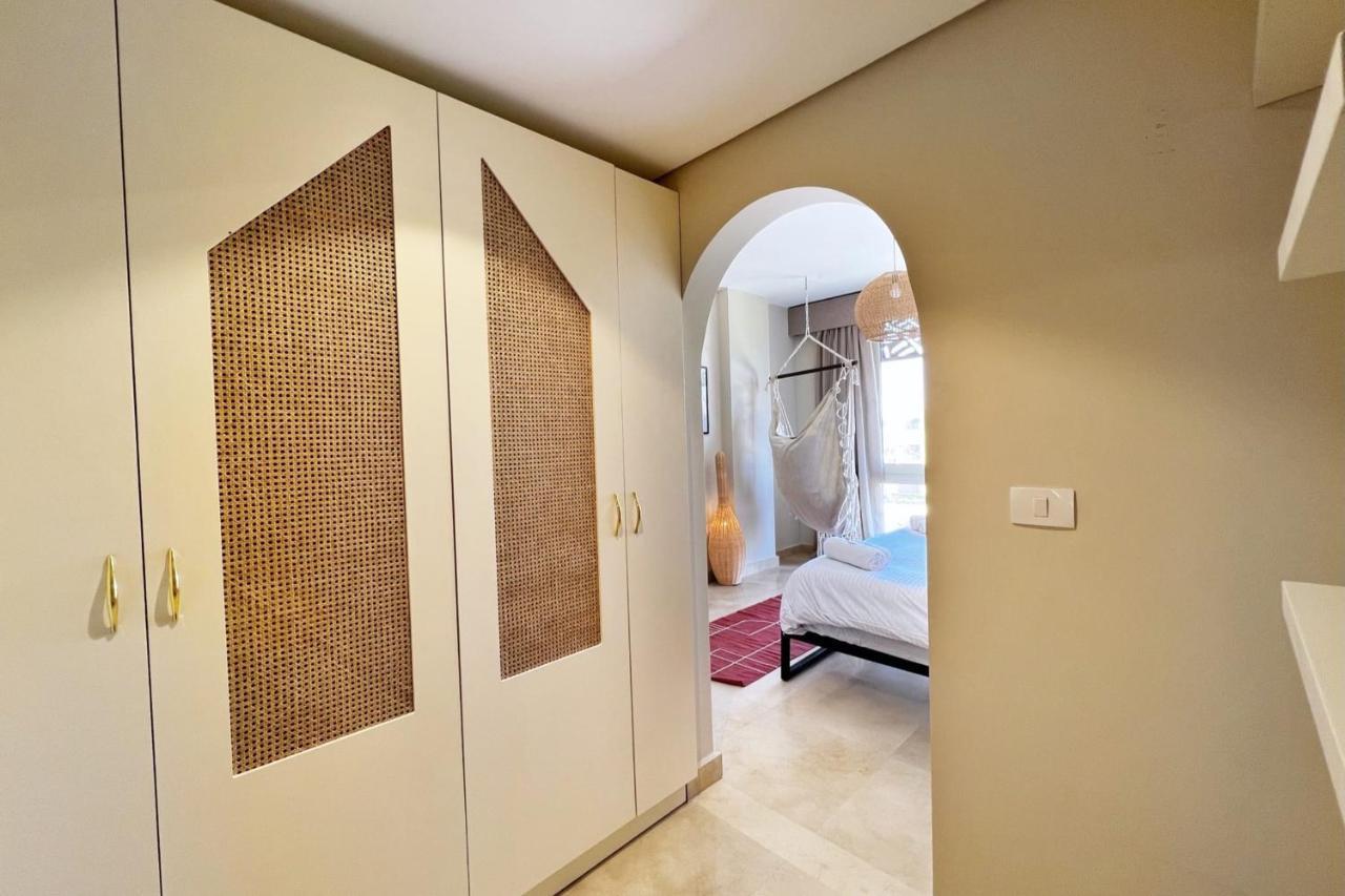 Spectacular & Soaring 2 Bdr W Private Rooftop Jacuzzi & Access * Hurghada