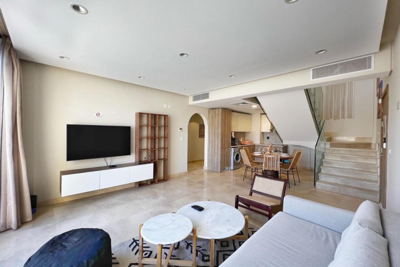 Apartment Spectacular & Soaring 2 Bdr W Private Rooftop Jacuzzi & Access *