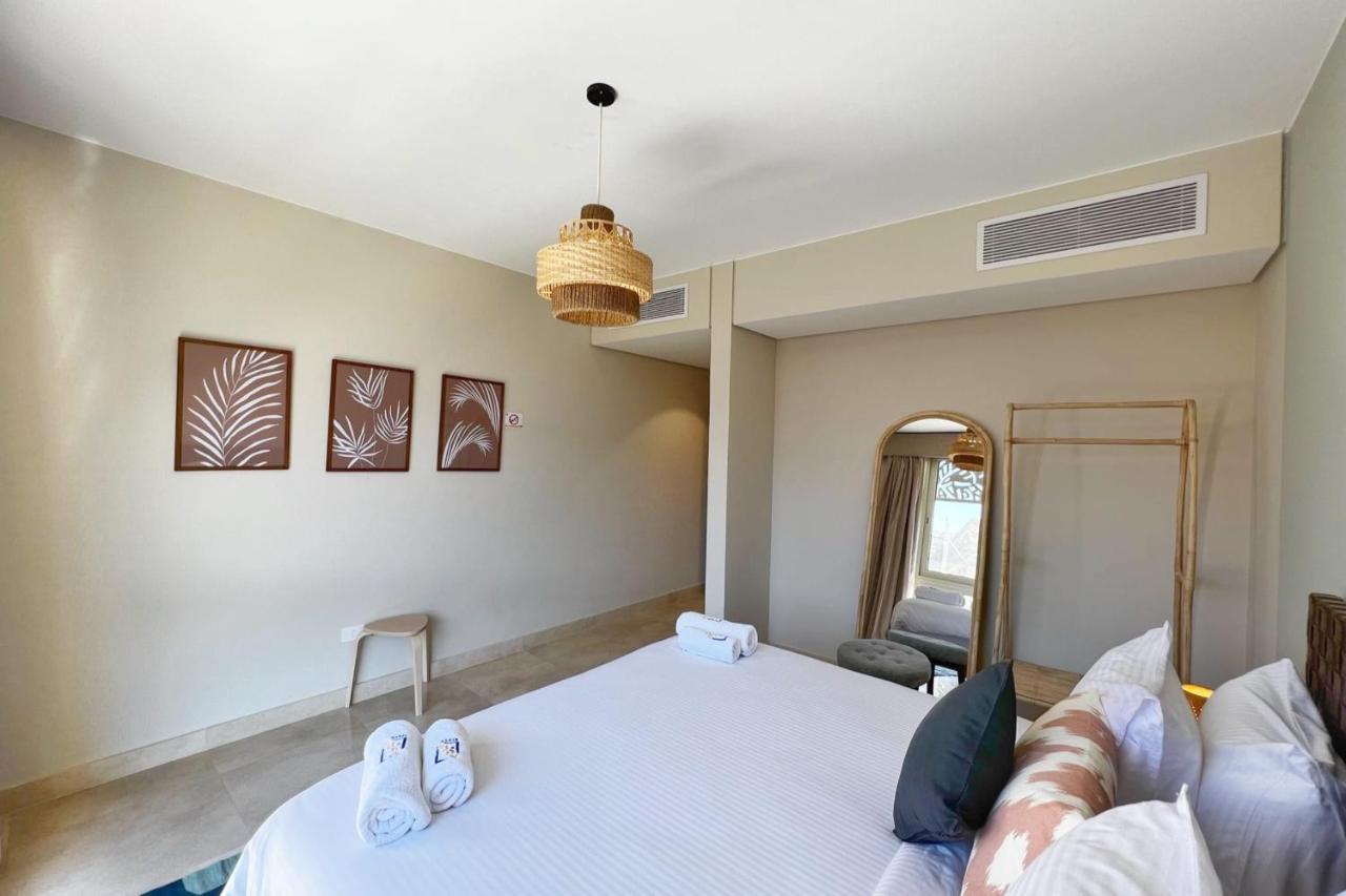 Spectacular & Soaring 2 Bdr W Private Rooftop Jacuzzi & Access Apartment *