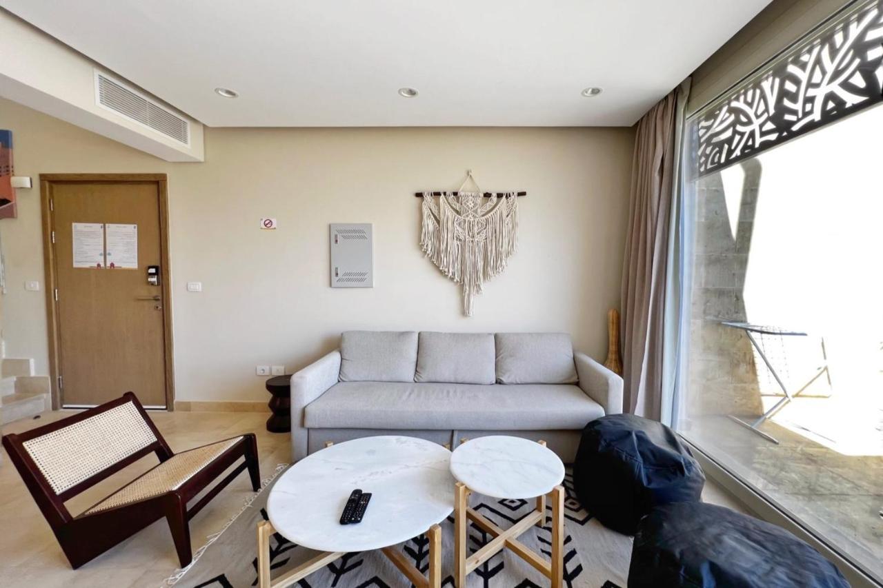 Spectacular & Soaring 2 Bdr W Private Rooftop Jacuzzi & Access