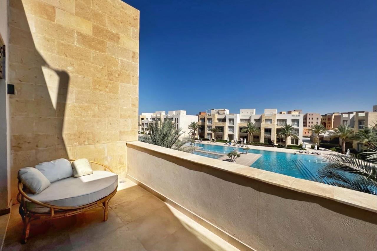 Spectacular & Soaring 2 Bdr W Private Rooftop Jacuzzi & Access Hurghada