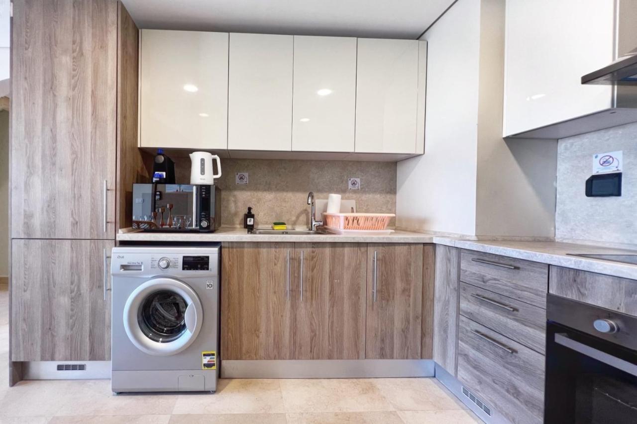 Apartment Spectacular & Soaring 2 Bdr W Private Rooftop Jacuzzi & Access *