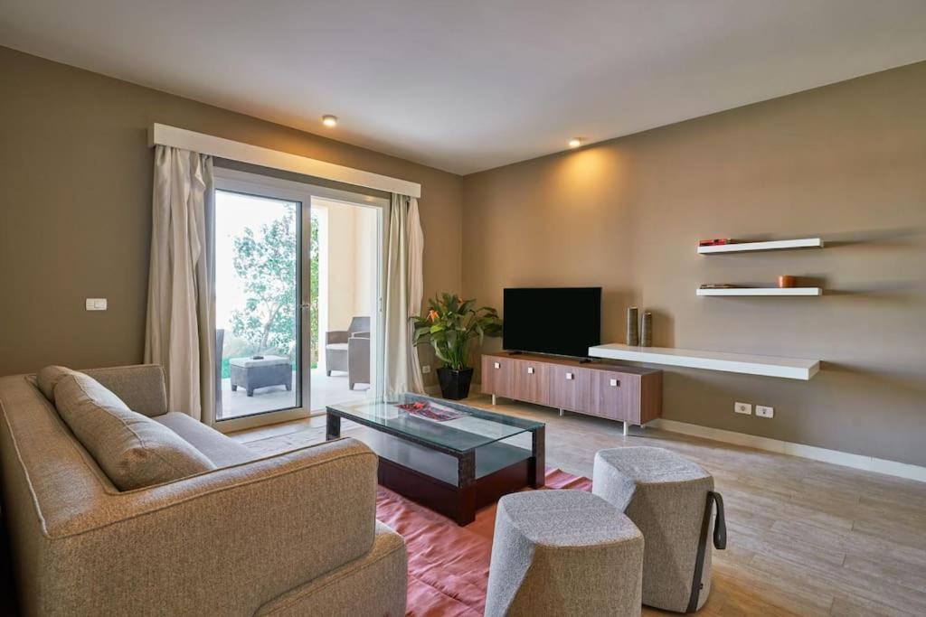 Ground Floor Two Bedrooms In Joubal Lagoon With Direct Pool Access And View *