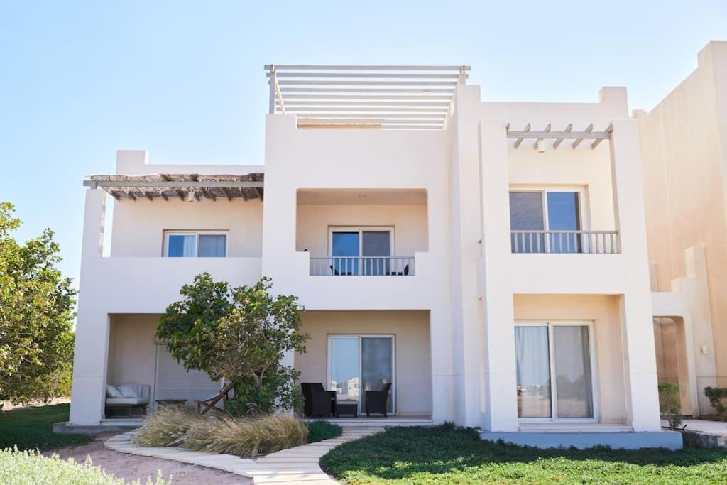 Ground Floor Two Bedrooms In Joubal Lagoon With Direct Pool Access And View *