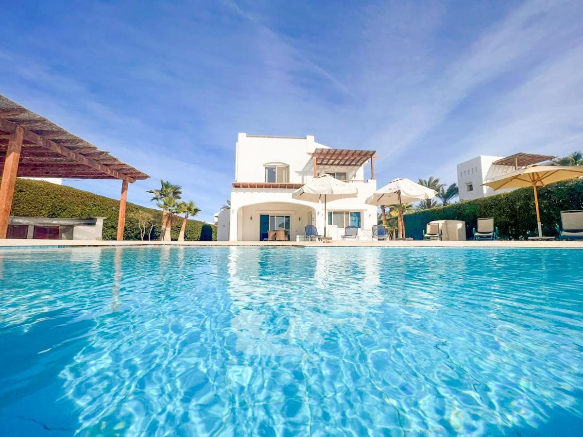 Luxury 4 Bedroom With A Heated Pool *