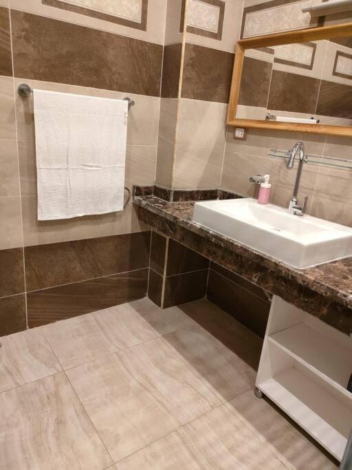 Golden Oasis Luxurious Private With Pool *