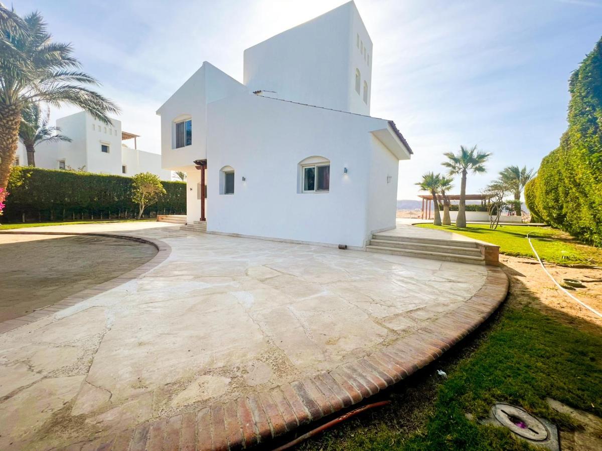Villa Luxury 4 Bedroom With A Heated Pool