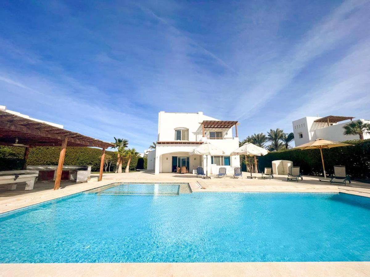 Luxury 4 Bedroom With A Heated Pool *