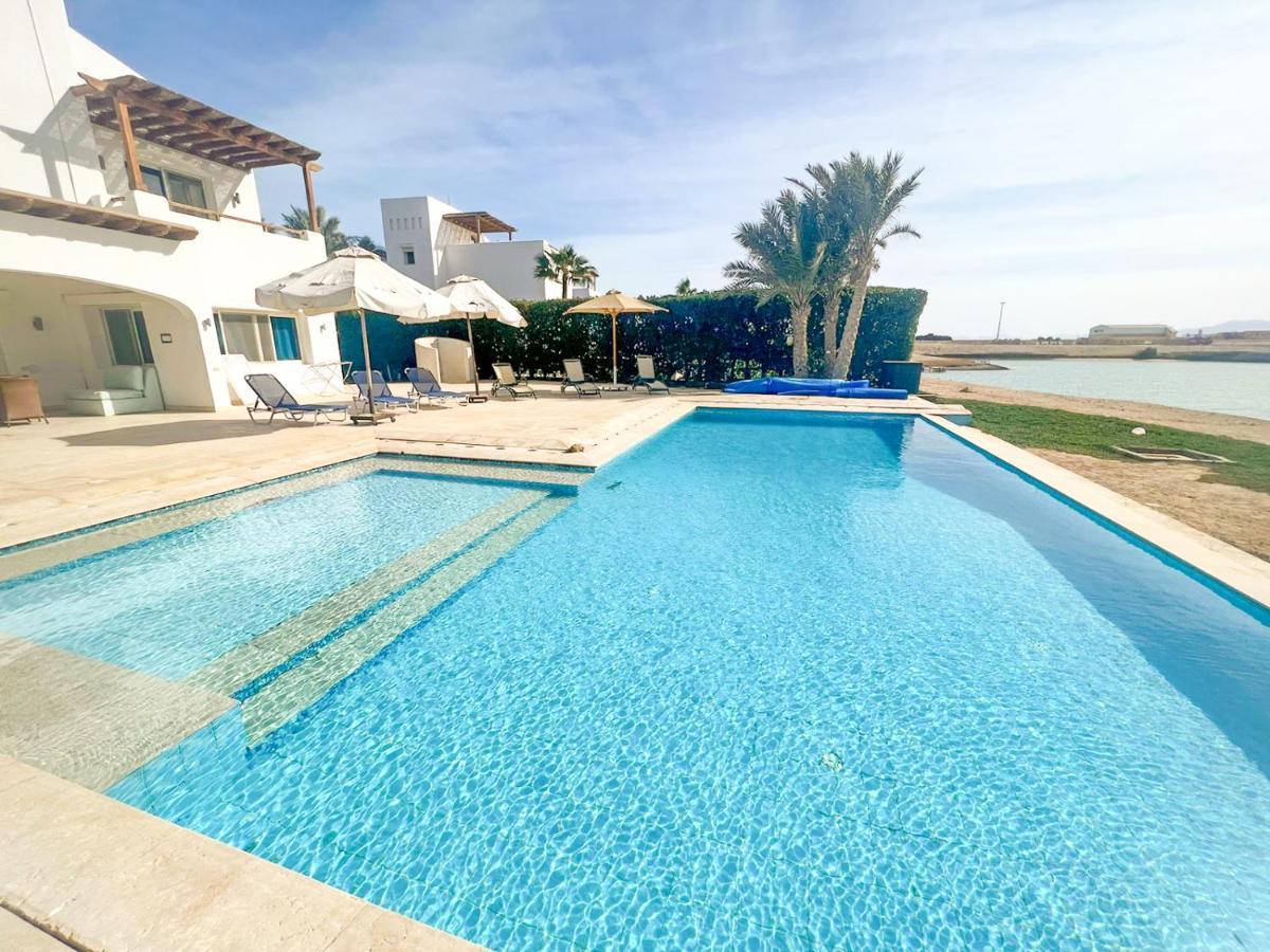 Luxury 4 Bedroom With A Heated Pool