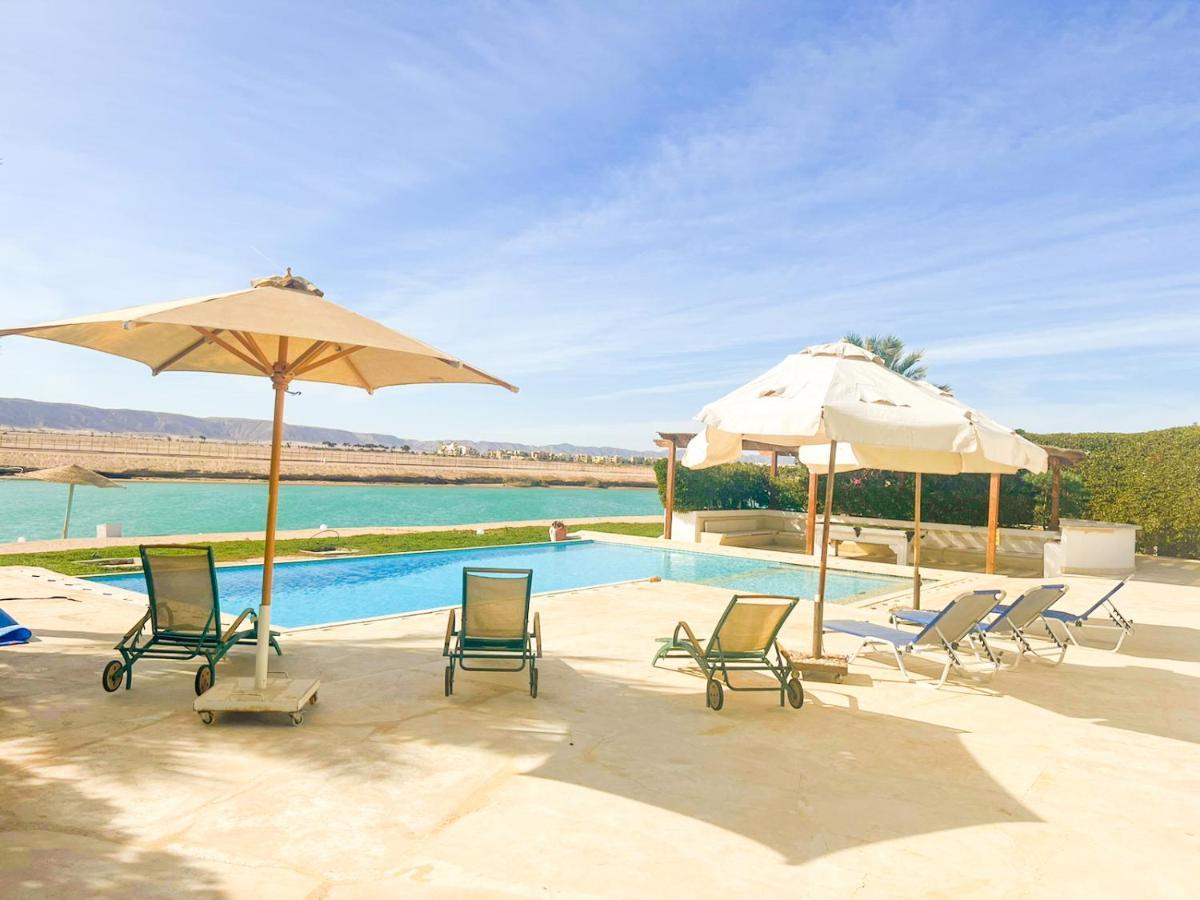 Villa Luxury 4 Bedroom With A Heated Pool