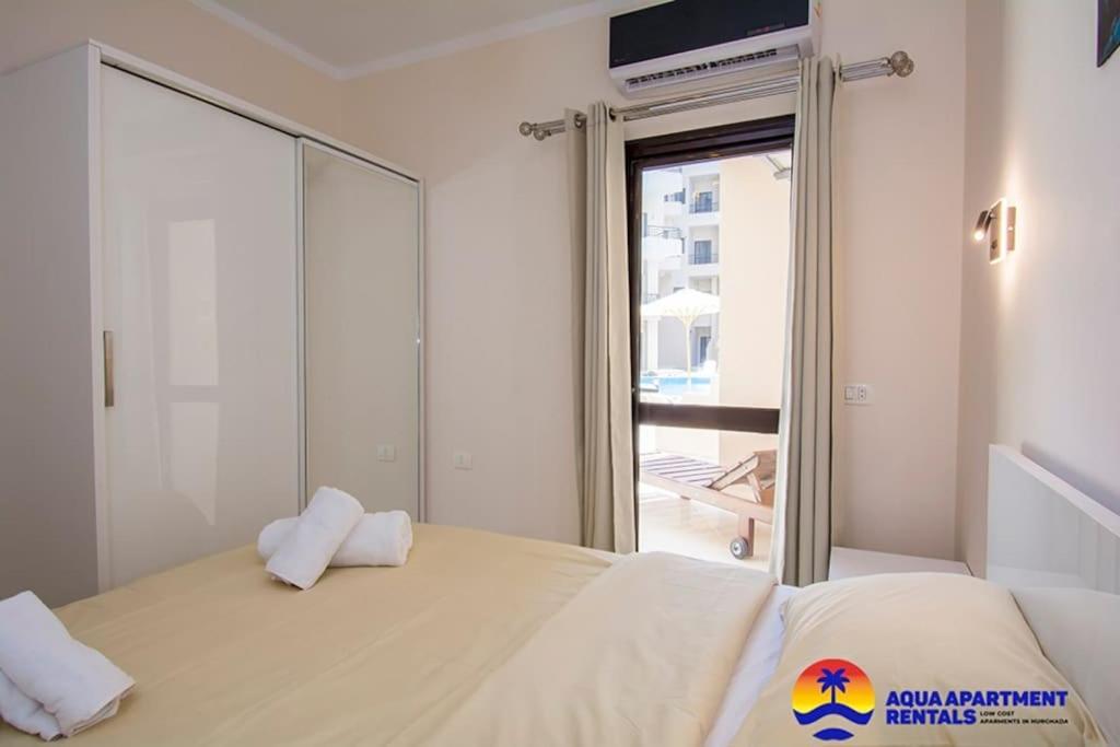 Apartment 1 Bedroom Poolside B106 Aqua Tropical *