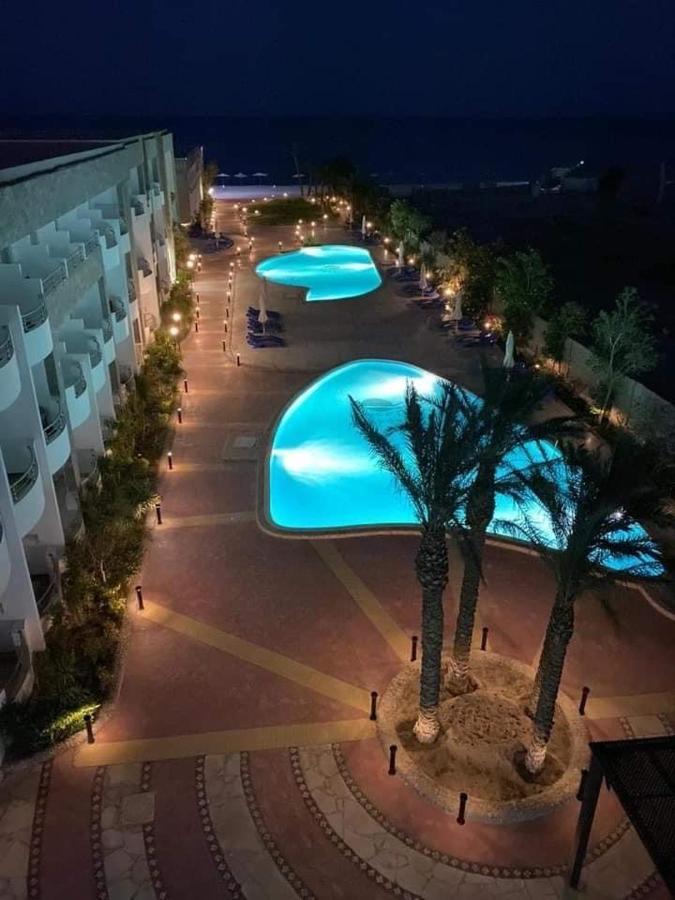 Schoene In Cecelia Resort, Am Pool,strand,nur Paare Und Familien