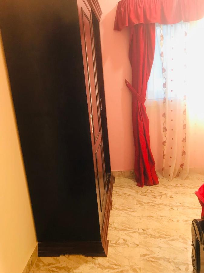 Metro Sheraton Street Appartement *