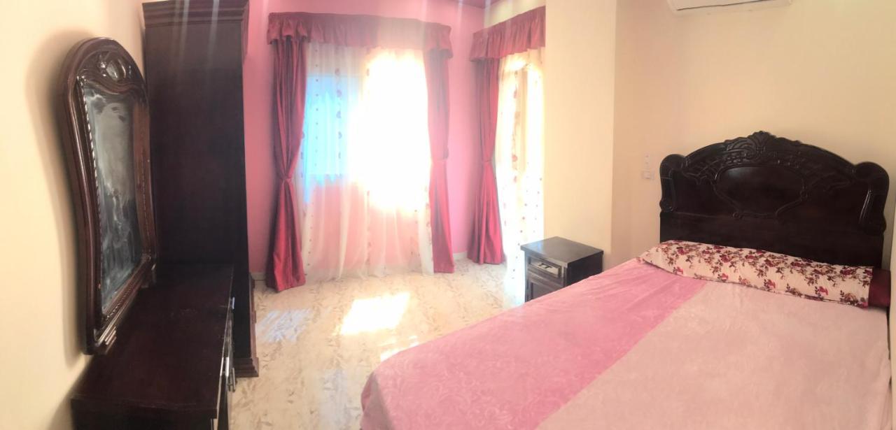 Metro Sheraton Street Apartment *