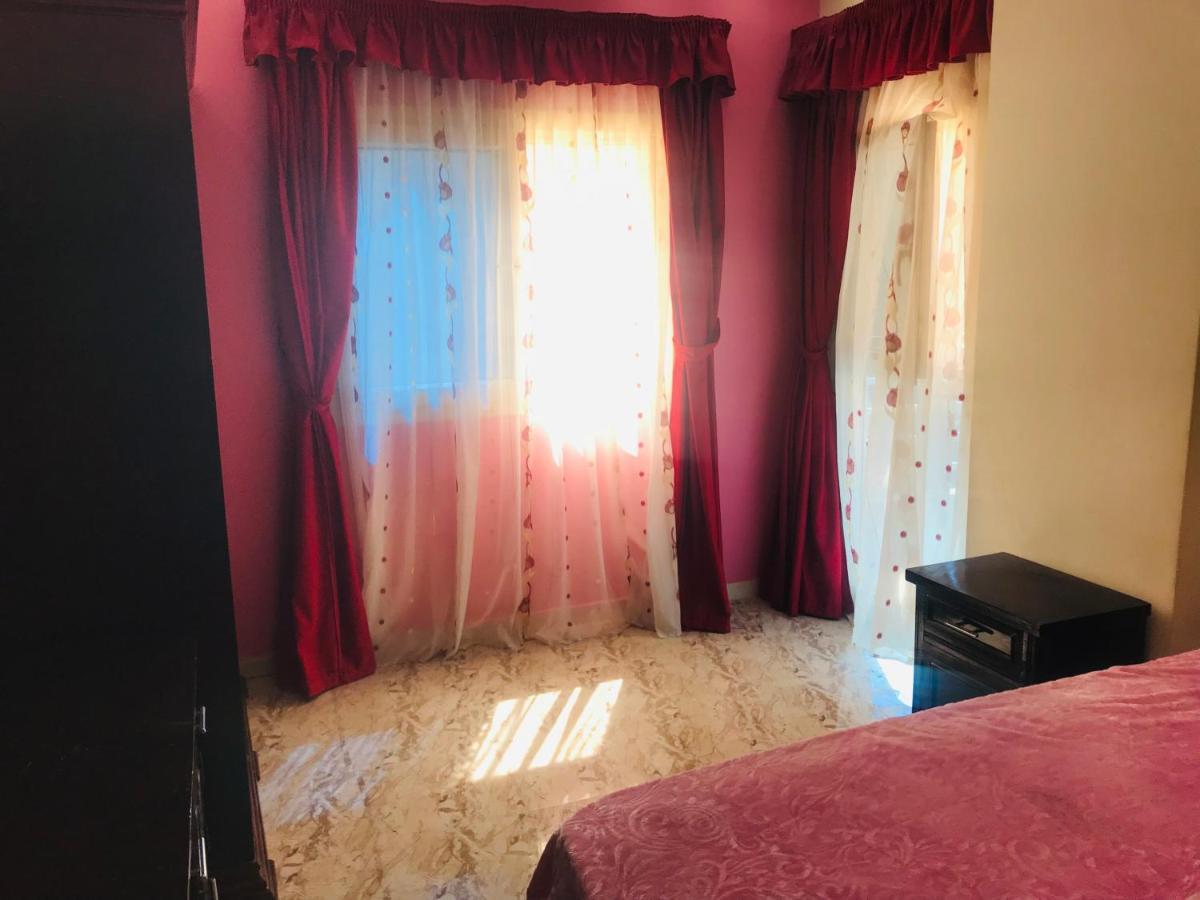 Metro Sheraton Street Apartment *