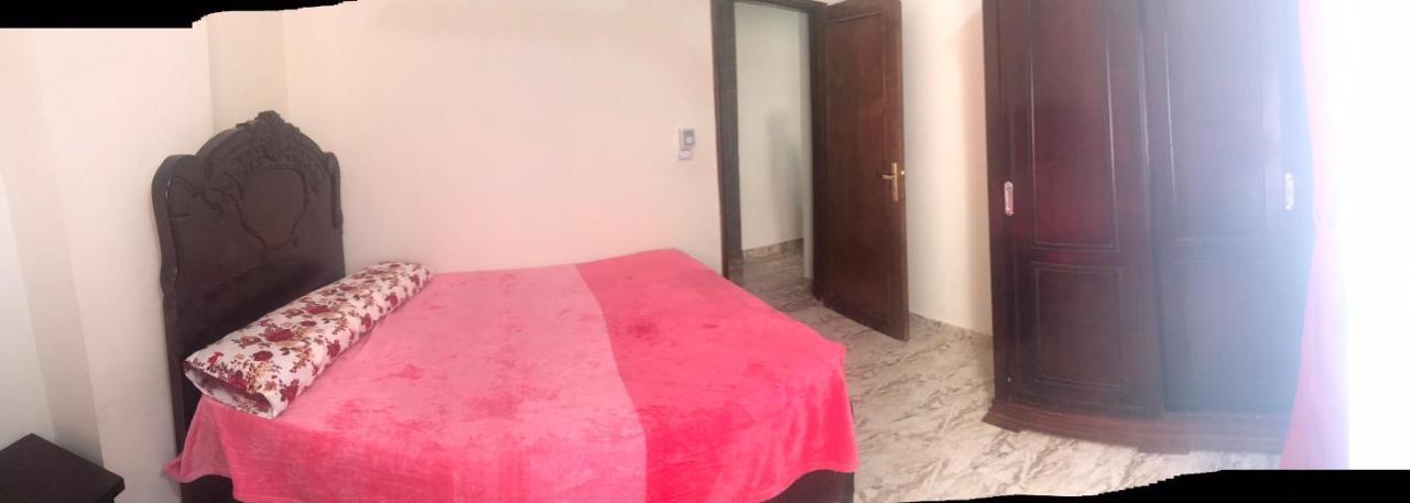 Metro Sheraton Street Apartment *