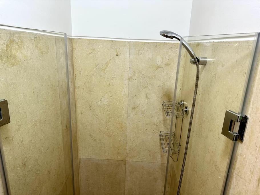 2 Bedroom Condo, With Pool, And & Lagoon Access Appartement *