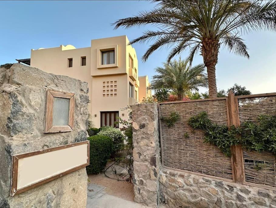 2 Bedroom Condo, With Pool, And & Lagoon Access Appartement