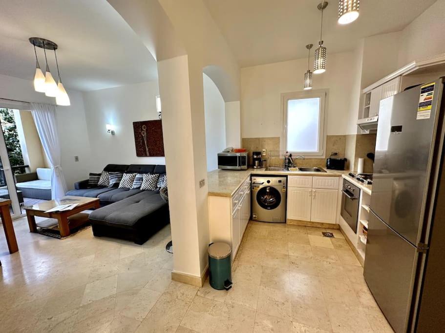 2 Bedroom Condo, With Pool, And & Lagoon Access Appartement
