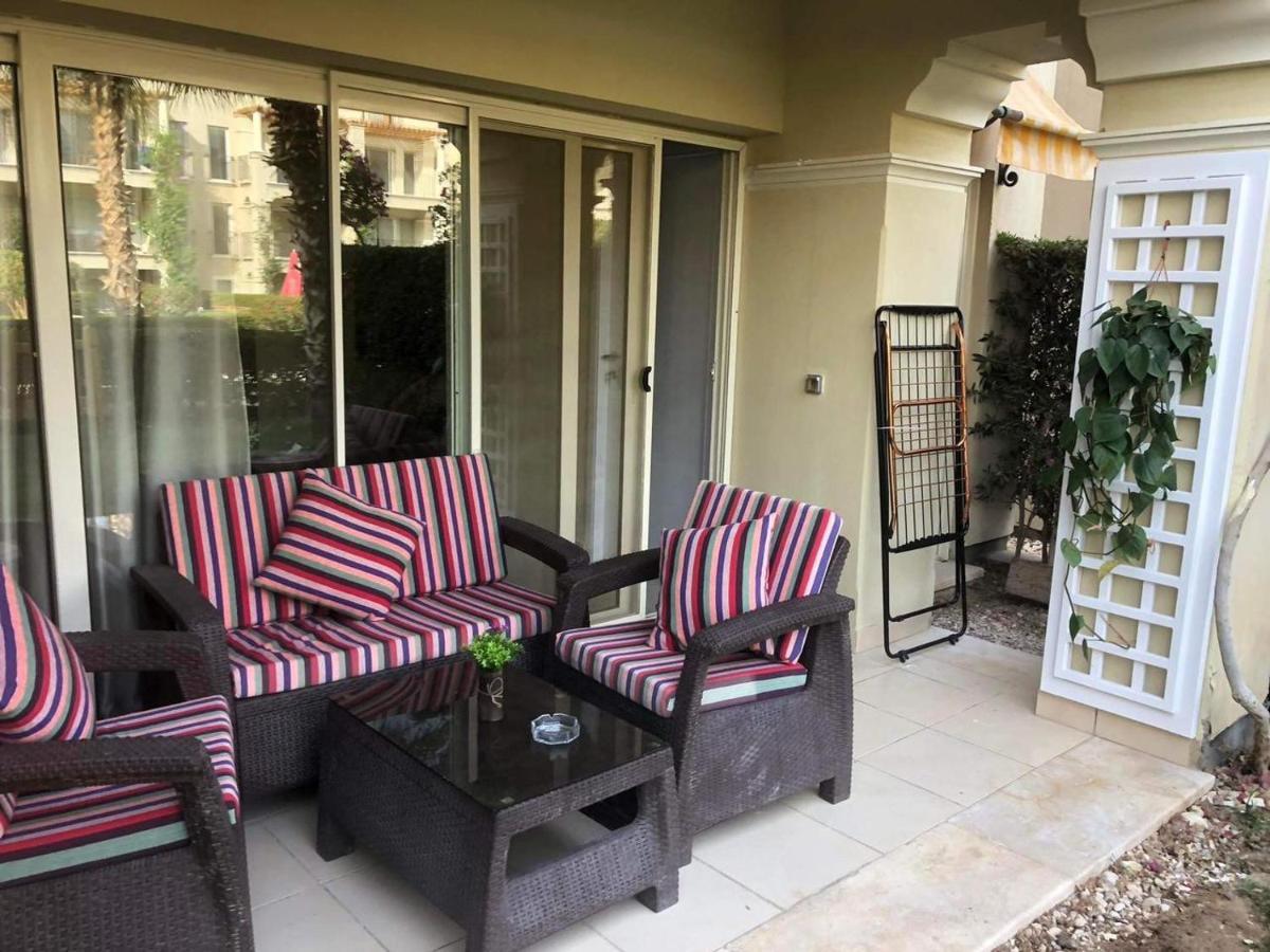 وحده فندقية باطلالة على حمام السباحة فى فيرندا سهل حشيش ريزورت Apartment