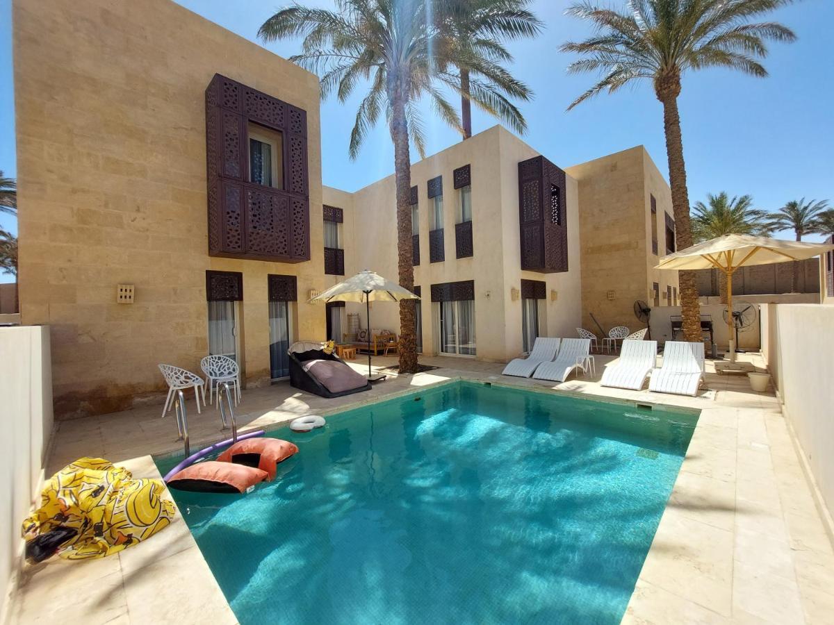 Nayah Stays, Amazing With Private Pool & 5 Master Ferienhaus *