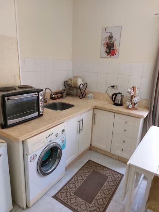Cozy/comfy At Intercontinental Area Apartment