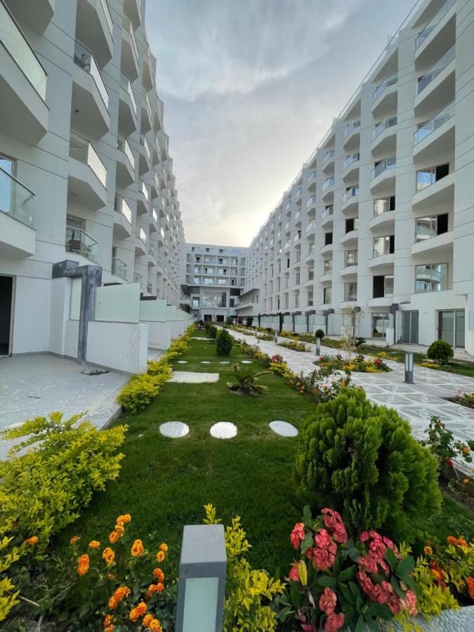 ساحرة *