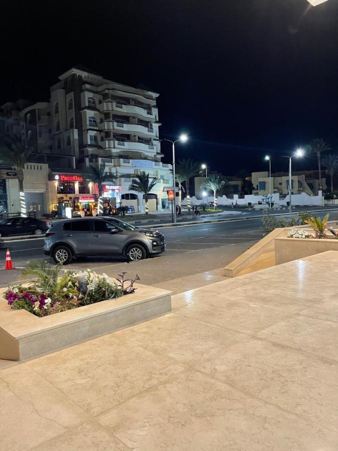 ساحرة *