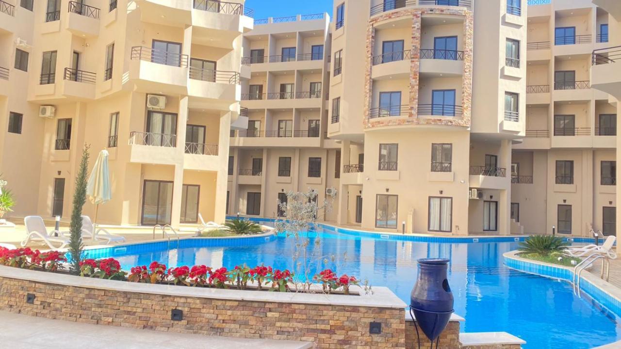 1 Bedroom Poolside B106 Aqua Tropical Apartment *