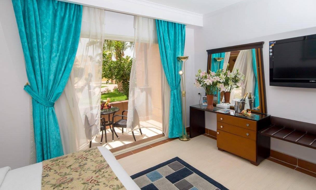 Mirage & Aqua Park Apartment