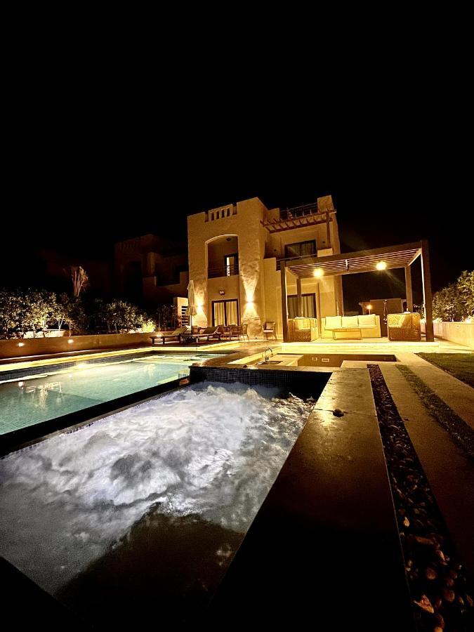 Luxurious With Infinity Private Pool & Jacuzzi Over Sabina Island's Lagoon Hurghada