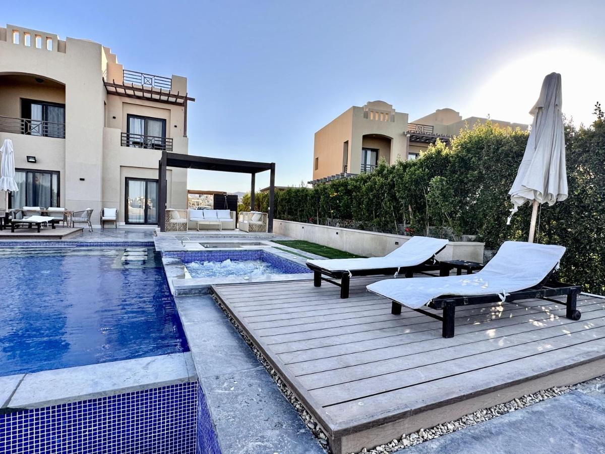 Villa Luxurious With Infinity Private Pool & Jacuzzi Over Sabina Island's Lagoon