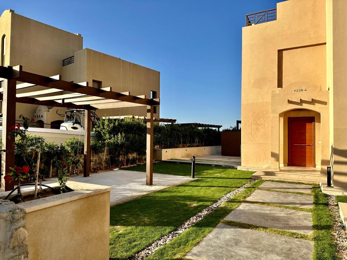 Villa Luxurious With Infinity Private Pool & Jacuzzi Over Sabina Island's Lagoon