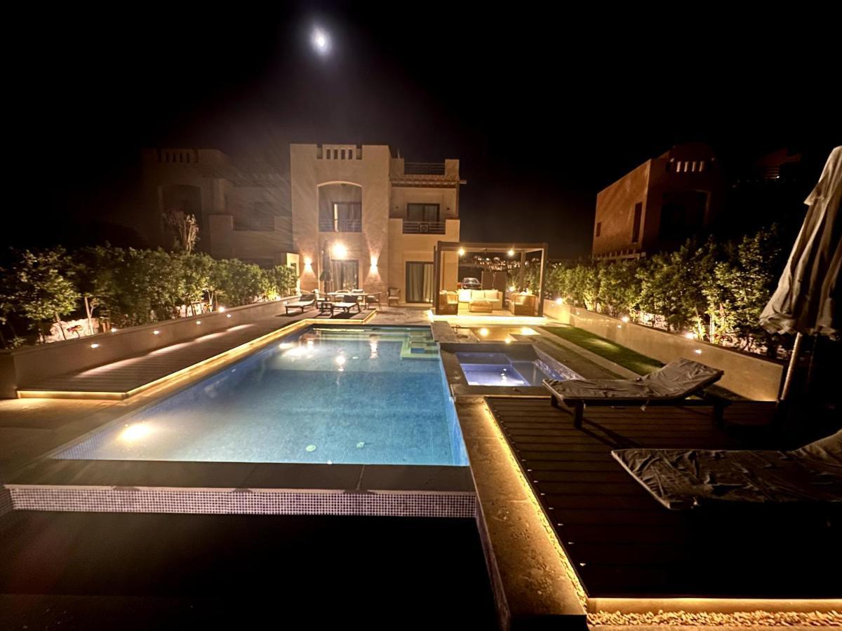 Villa Luxurious With Infinity Private Pool & Jacuzzi Over Sabina Island's Lagoon