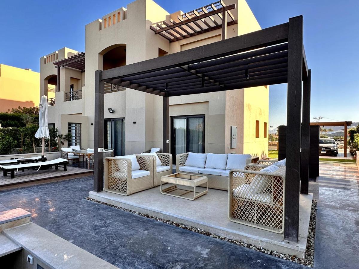 Luxurious With Infinity Private Pool & Jacuzzi Over Sabina Island's Lagoon * Hurghada
