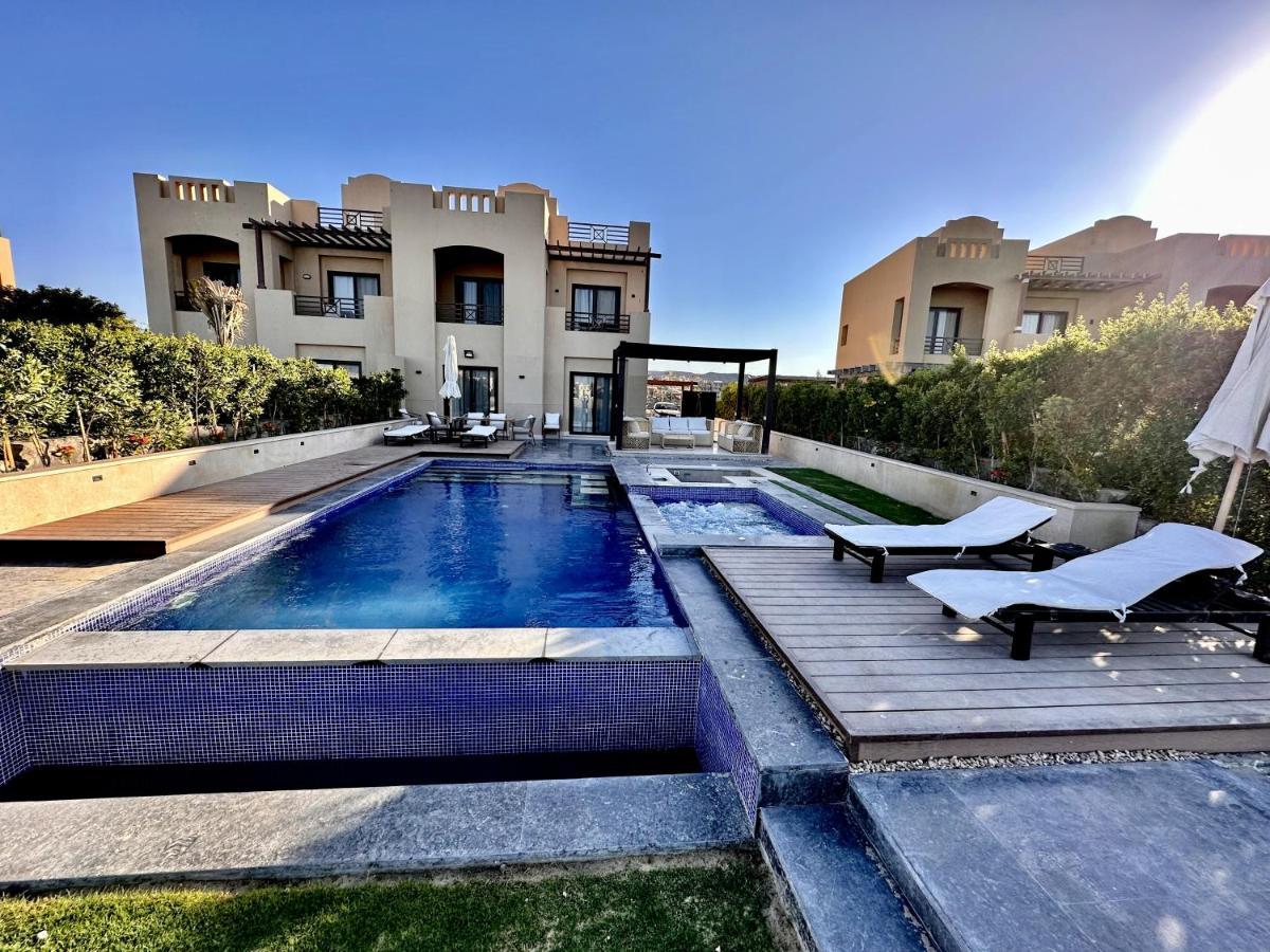 Villa Luxurious With Infinity Private Pool & Jacuzzi Over Sabina Island's Lagoon *