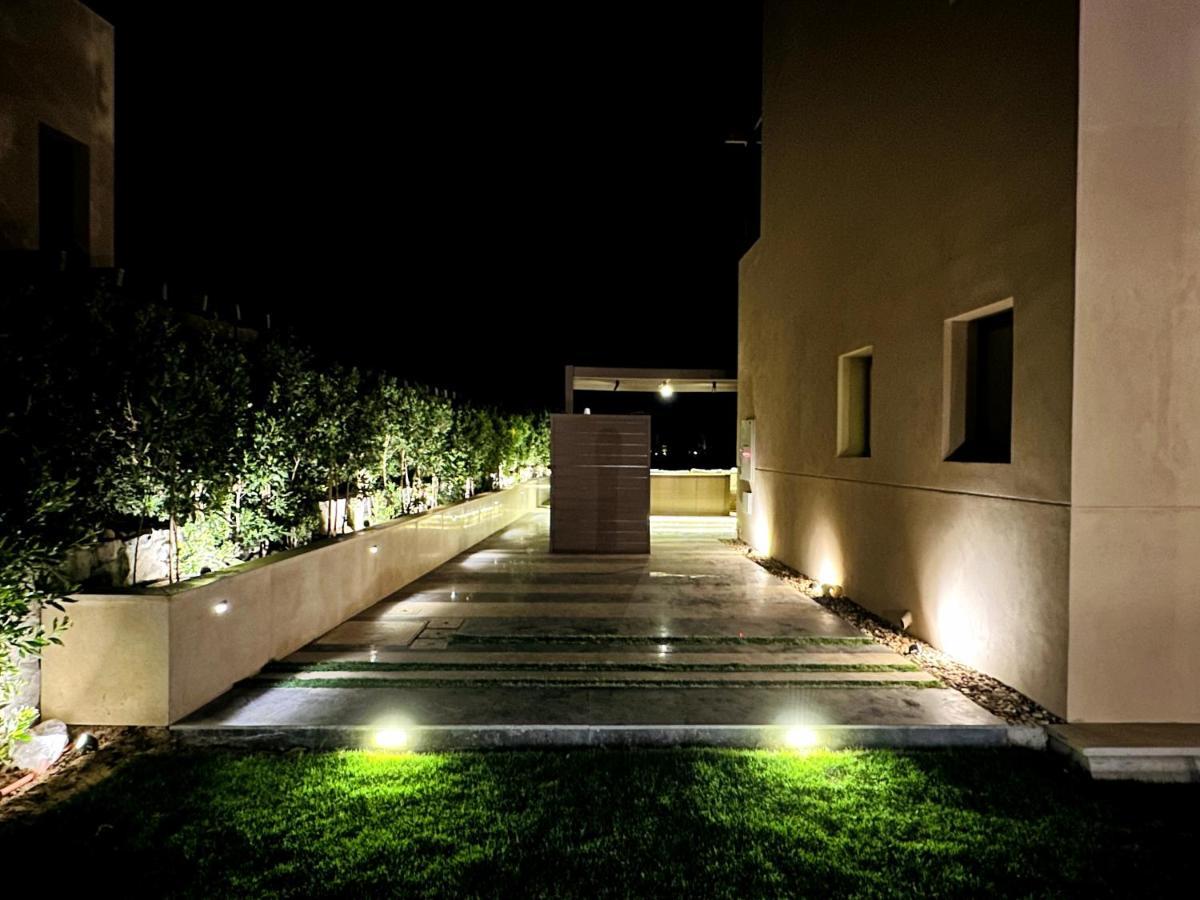 Luxurious With Infinity Private Pool & Jacuzzi Over Sabina Island's Lagoon