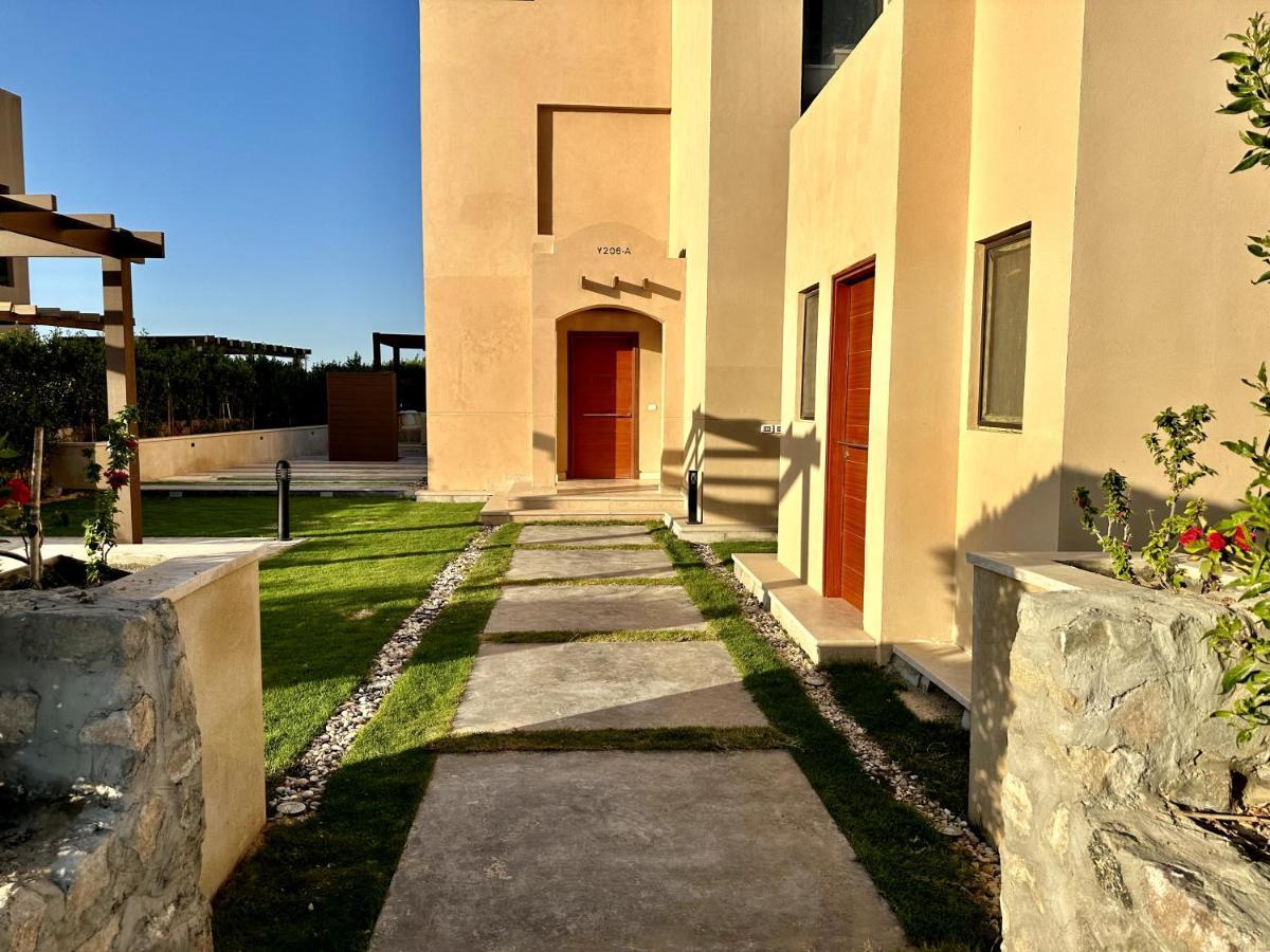 Villa Luxurious With Infinity Private Pool & Jacuzzi Over Sabina Island's Lagoon Hurghada