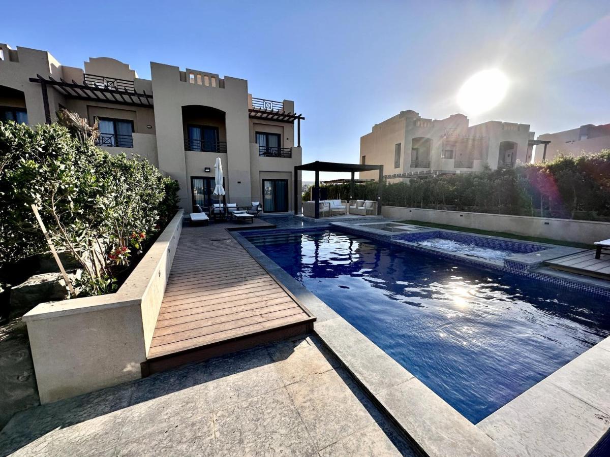 Luxurious With Infinity Private Pool & Jacuzzi Over Sabina Island's Lagoon