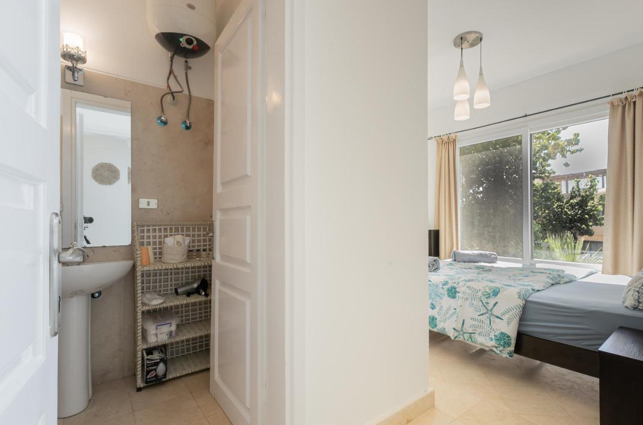 2 Bedroom Condo, With Pool, And & Lagoon Access *