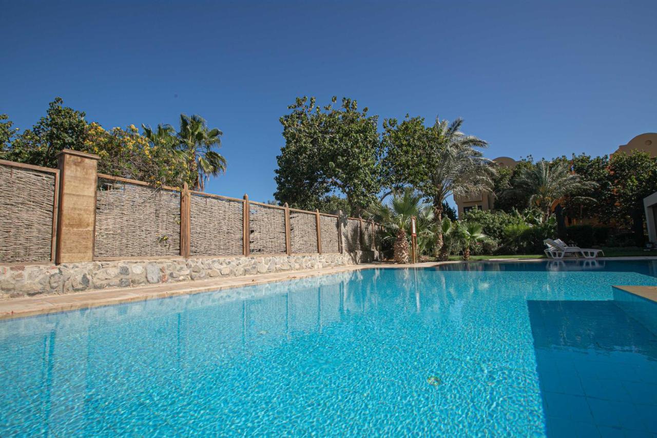 2 Bedroom Condo, With Pool, And & Lagoon Access